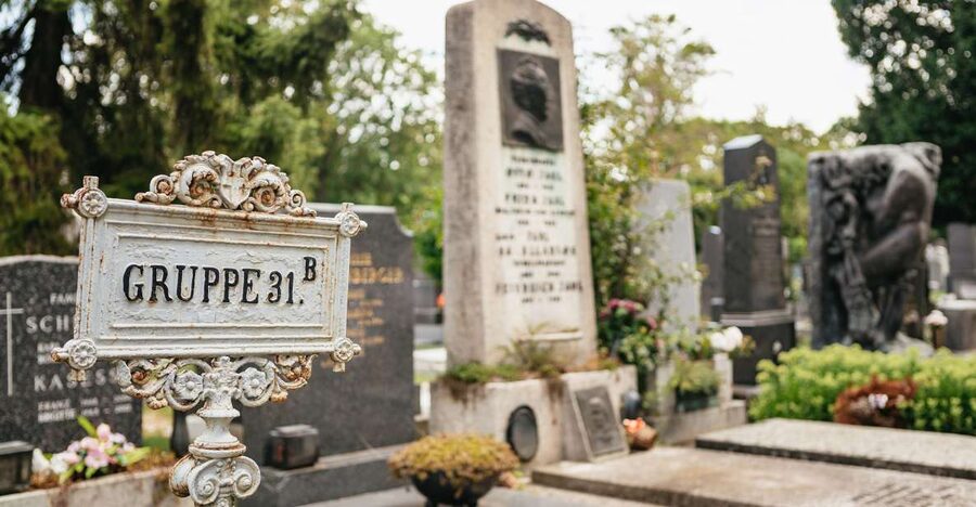 Vienna: Vienna Central Cemetery Guided Walking Tour - The guide’s job: turning 330,000 graves into a story you can follow