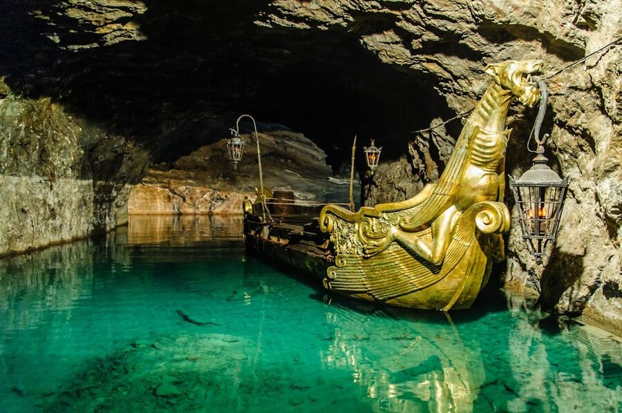 Vienna: Vienna Woods Tour with Underground Lake and Wine - Key highlights you’ll care about