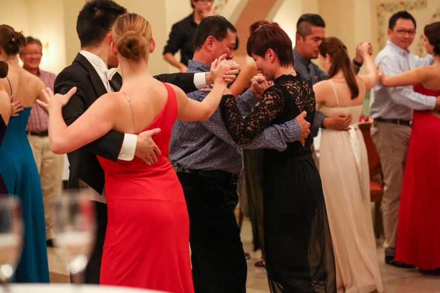 Vienna: Viennese Waltz Beginner Workshop for Couples - What to Wear and Bring for a Smooth First Attempt