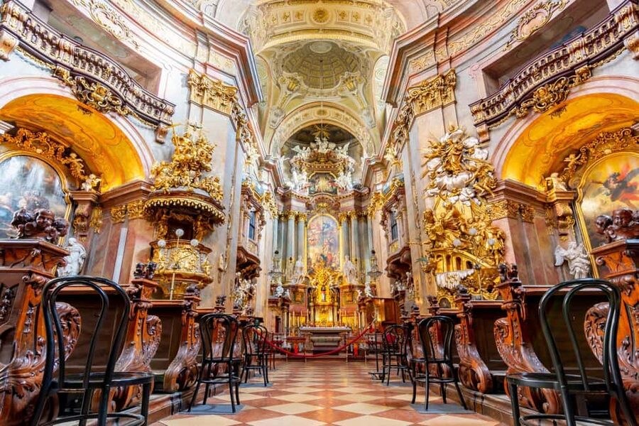 Vienna Walking Tour, Hofburg Palace, St Stephen’s Cathedral - Imperial Treasury and the Spanish Riding School, what you get from seeing it from outside