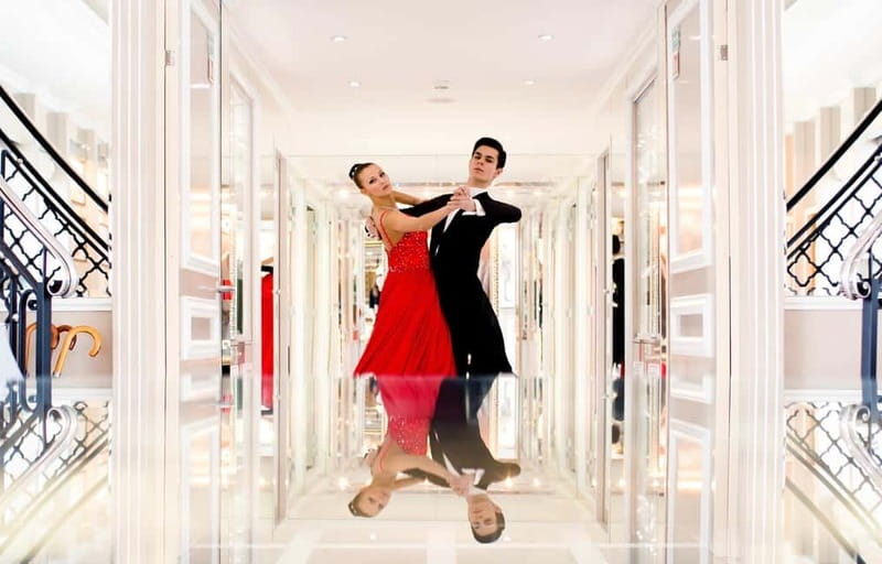 Vienna: Waltz into the Ball Season - The private ballroom lesson: learning the basic Viennese waltz in a real setting