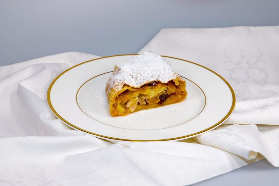 Vienna: Wiener Schnitzel and Strudel Cooking Class - The Host, the Humor, and the Dinner-Party Feeling