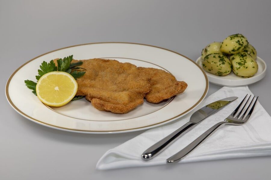 Vienna: Wiener Schnitzel and Strudel Cooking Class - Drinks and the Real Meaning of an Austrian Dinner