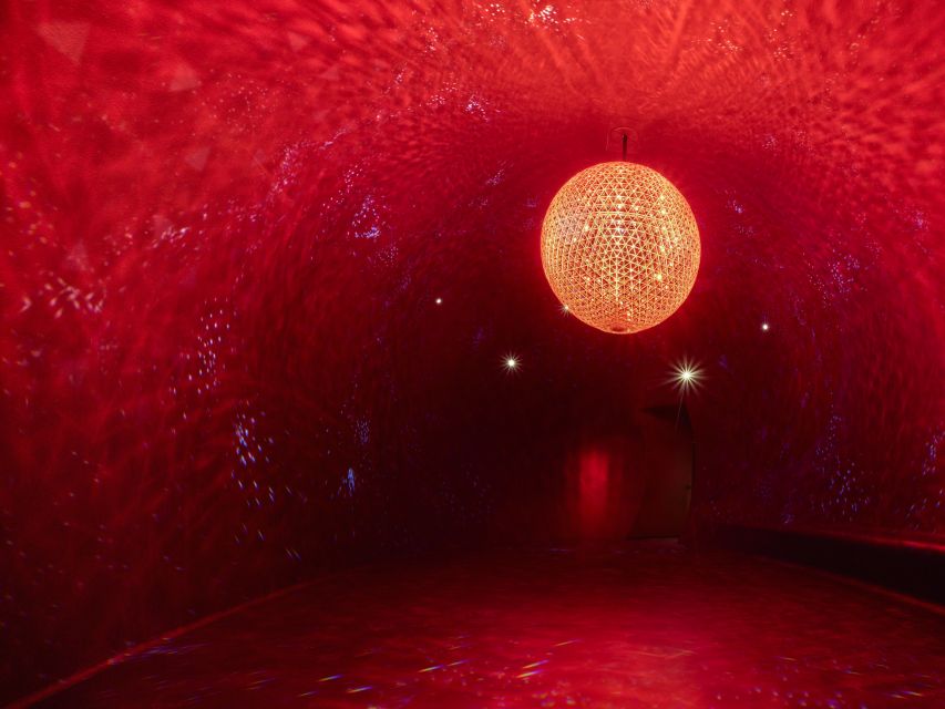 Wattens: Swarovski Crystal Worlds Entrance Ticket - Crystal Cloud and the big installations that reward slow walking