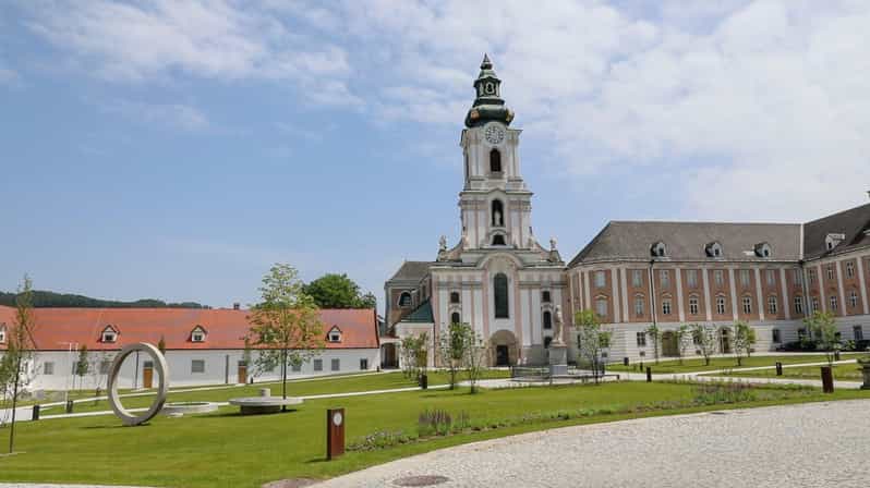 Wilhering Abbey: Discover 875 years of history! - Arriving at the monastery gate, and how to navigate fast