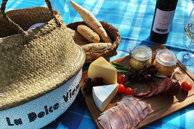 Wine Picknick overlocking vienna - Meeting at Judengasse 4 and the open APE ride