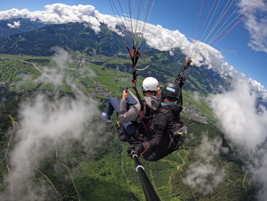Zell am See: Schmittenhöhe Tandem Paragliding Flight - What to wear: sunglasses, layers, and winter-proofing